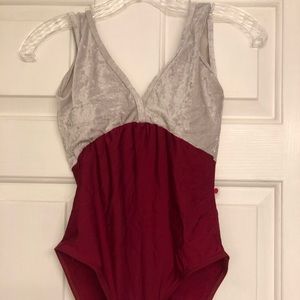 YUMIKO White Velvet Burgundy Alicia
